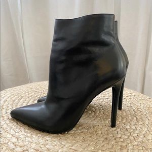 STEVE MADDEN BLACK LEATHER POINTED TOE BOOTS